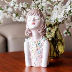 Фигурка Flora 25 см