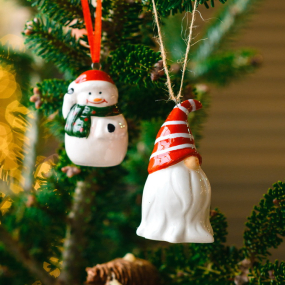 Игрушка на елку "Санта в полосатой шапке" 7 см