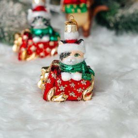 Игрушка на елку "Котенок в подарок" 8,3 см, в ассортименте