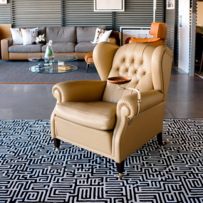 Кресло с подставкой Poltrona Frau 1919